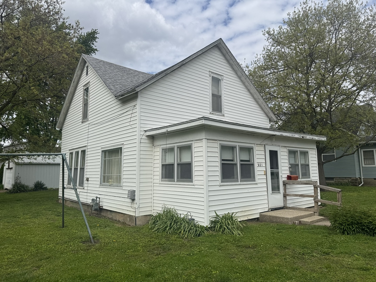 601 East Harrison Street Saybrook, IL 61770 - Photo 1 of 19