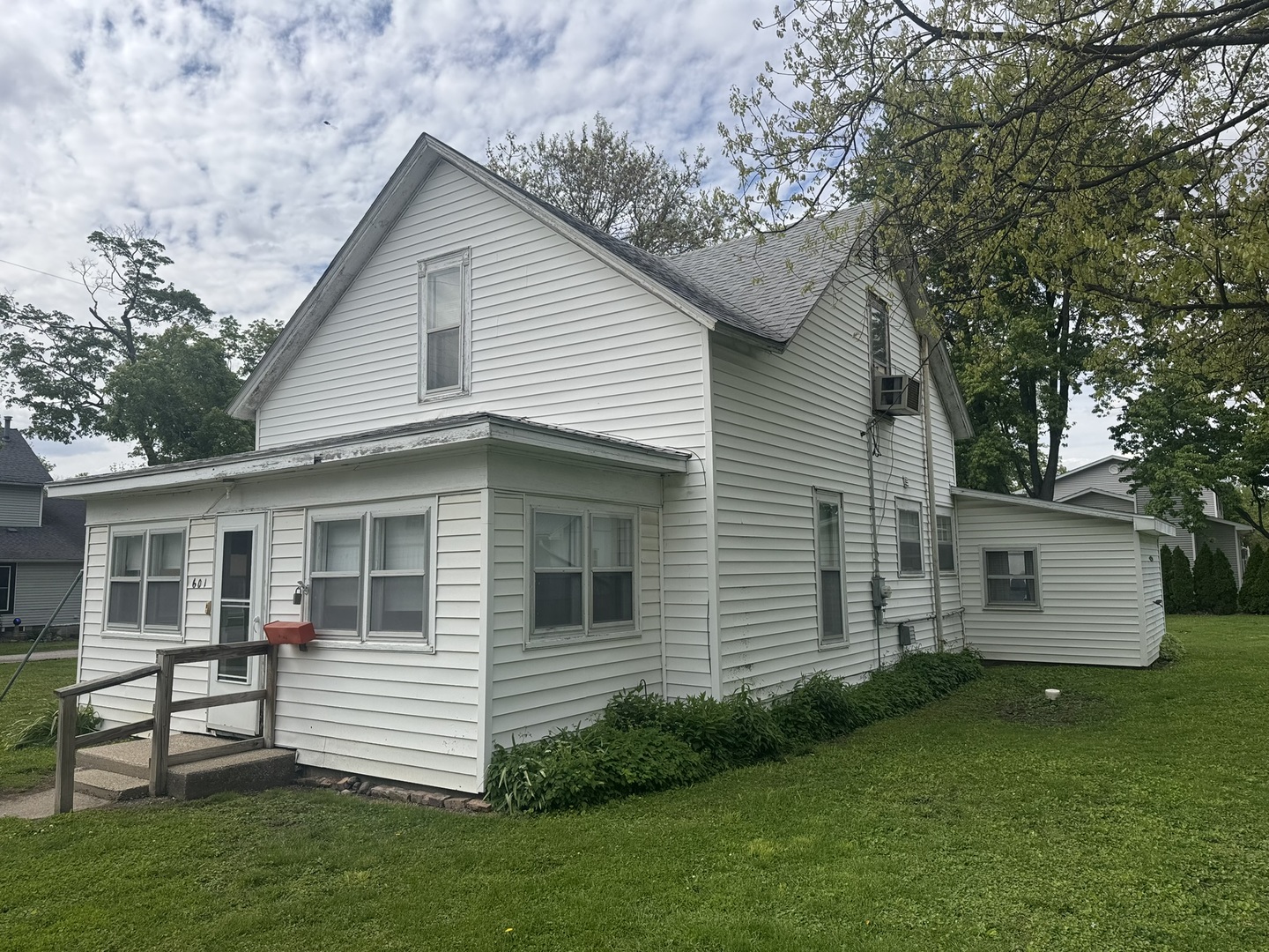 601 East Harrison Street Saybrook, IL 61770 - Photo 2 of 19