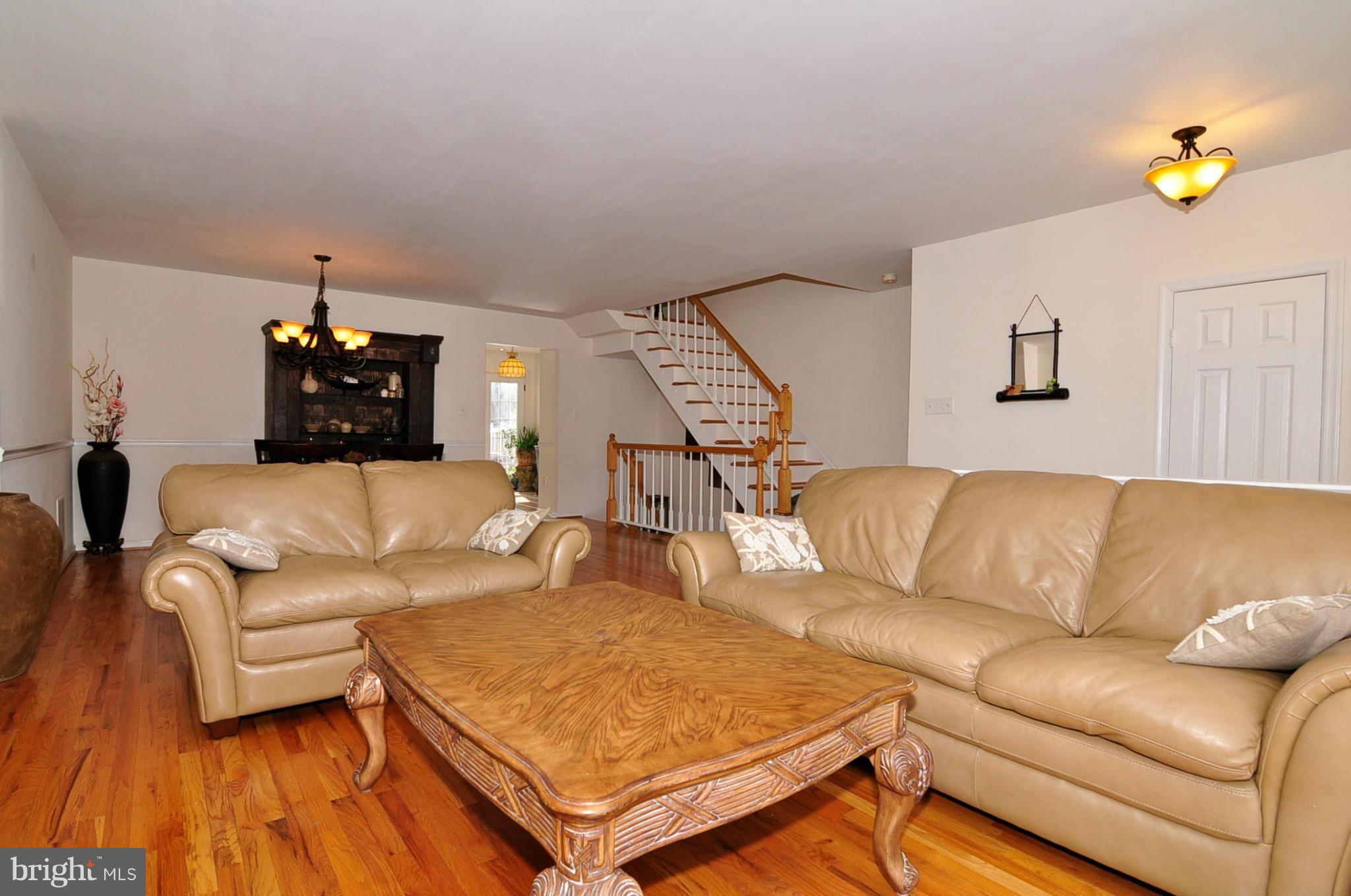 7291 Olde Lantern Way Springfield, VA 22152 - Photo 2 of 27 Living Room