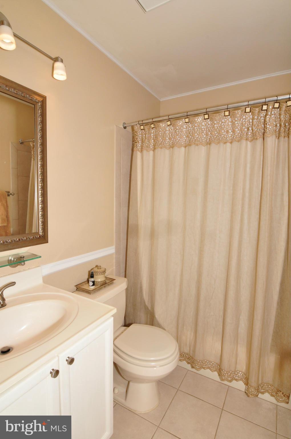 7291 Olde Lantern Way Springfield, VA 22152 - Photo 15 of 27 Bath