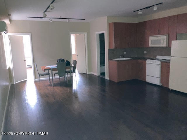 632 Main Street, Unit 2R Stroudsburg, PA 18360 - Photo 3 of 10 632 main st living room 2