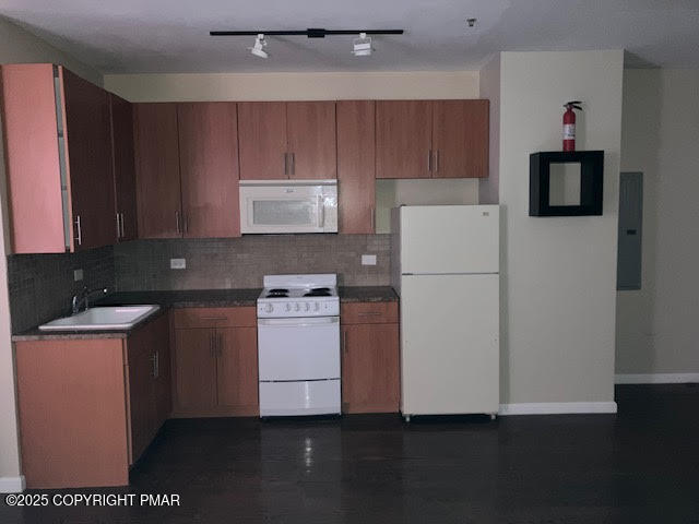 632 Main Street, Unit 2R Stroudsburg, PA 18360 - Photo 4 of 10 632 main st kitchen