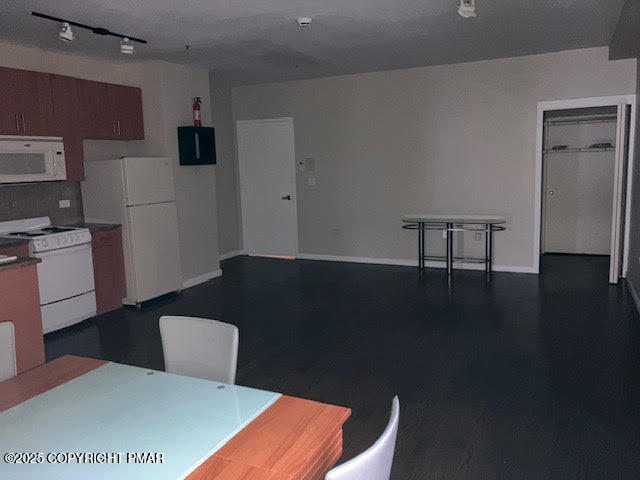 632 Main Street, Unit 2R Stroudsburg, PA 18360 - Photo 5 of 10 632 main st living room 1