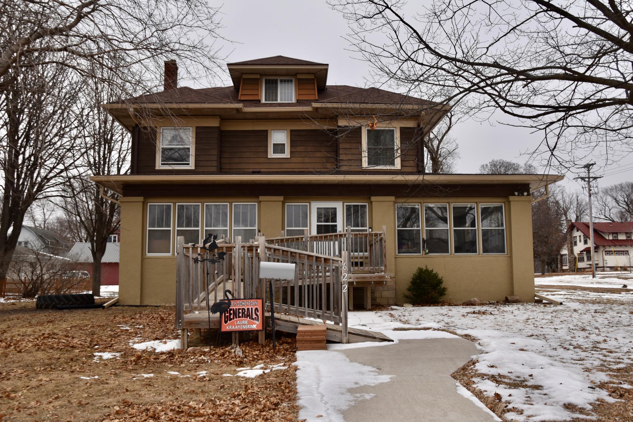 622 7th Street Sibley, IA 51249 - Photo 3 of 41
