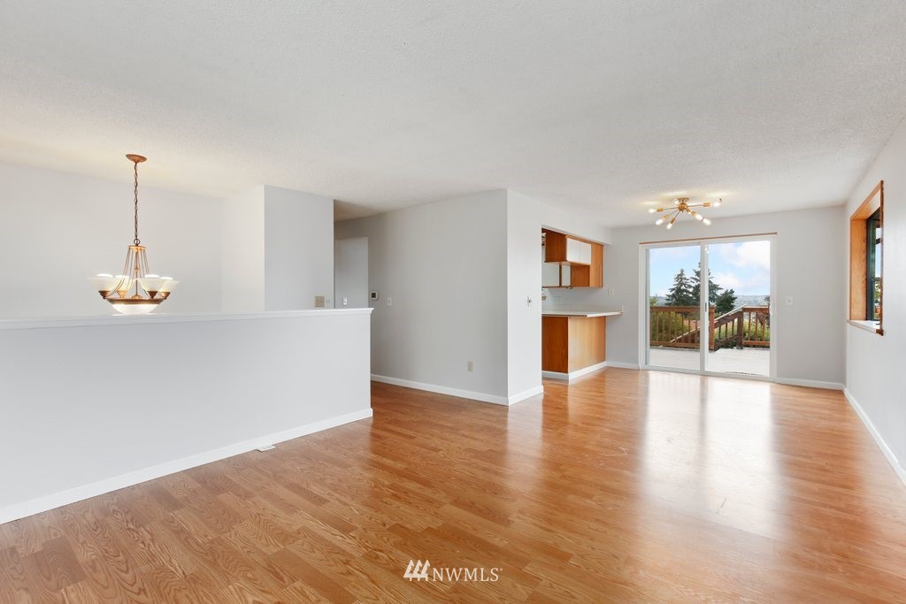 1015 Jones Avenue South Renton, WA 98057 - Photo 11 of 40 a view of a kitchen with a sink