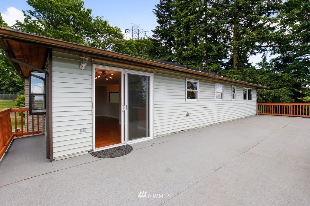 1015 Jones Avenue South Renton, WA 98057 - Photo 14 of 40 a view of a house with a backyard