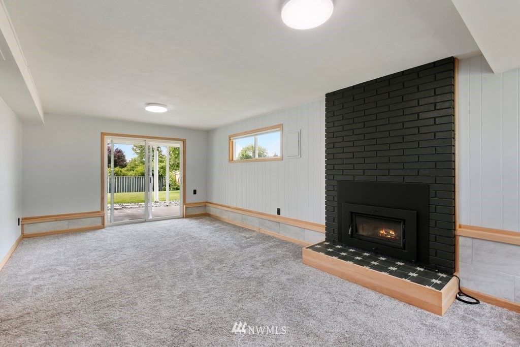 1015 Jones Avenue South Renton, WA 98057 - Photo 28 of 40 a view of an empty room with fireplace and a window