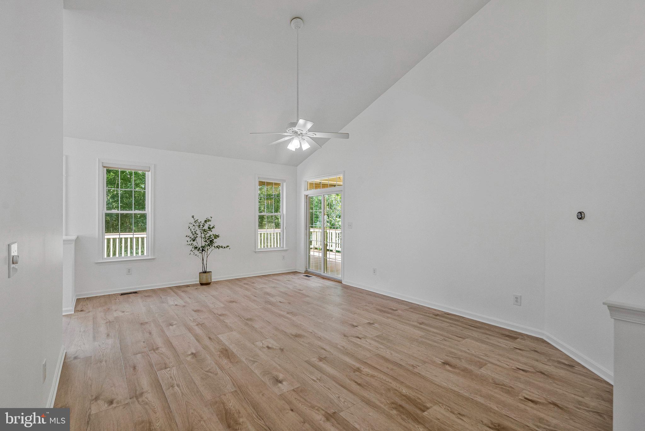 13546 Ryton Ridge Lane Gainesville, VA 20155 - Photo 13 of 47 Living rm
