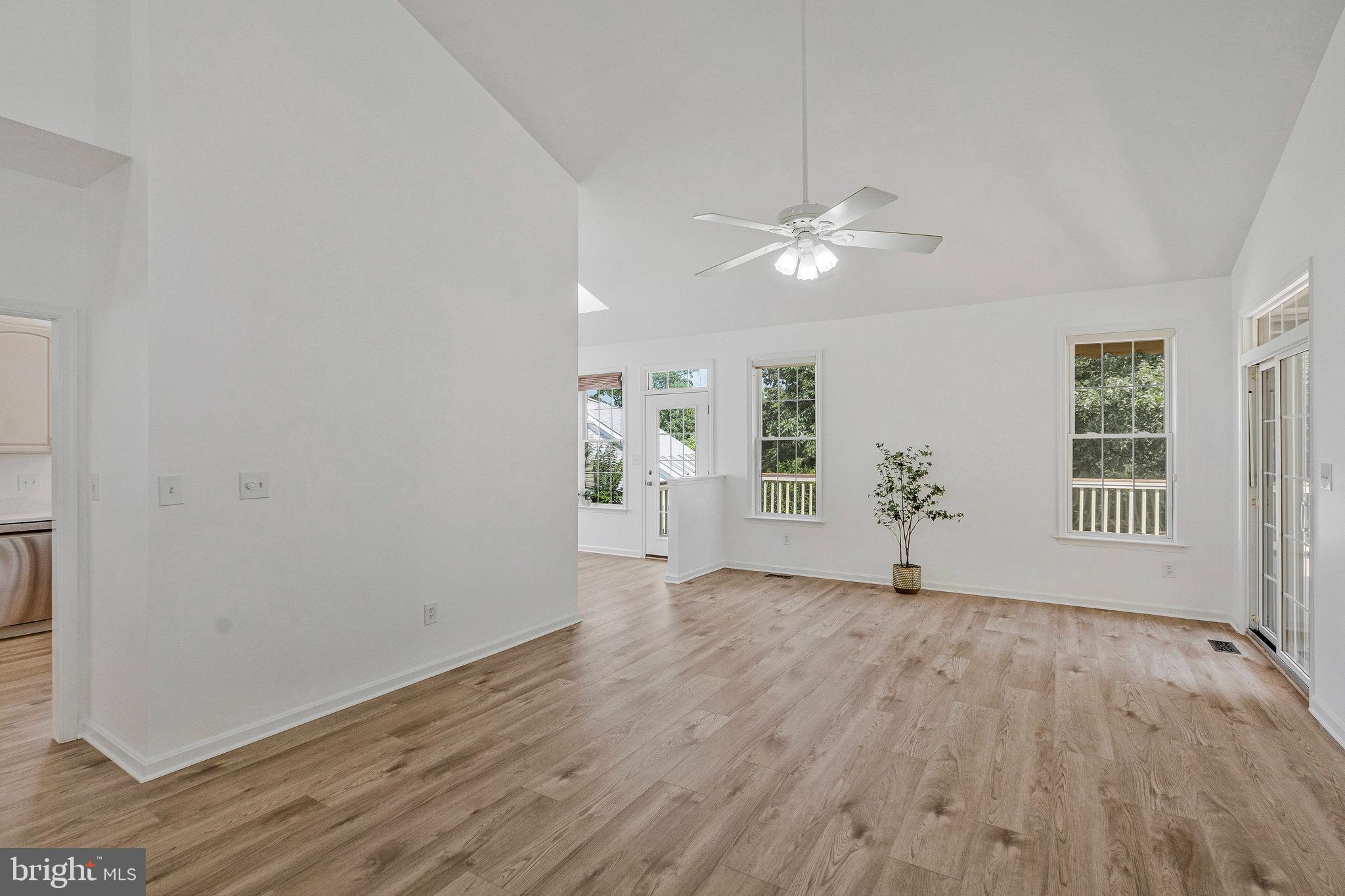 13546 Ryton Ridge Lane Gainesville, VA 20155 - Photo 14 of 47 Living rm