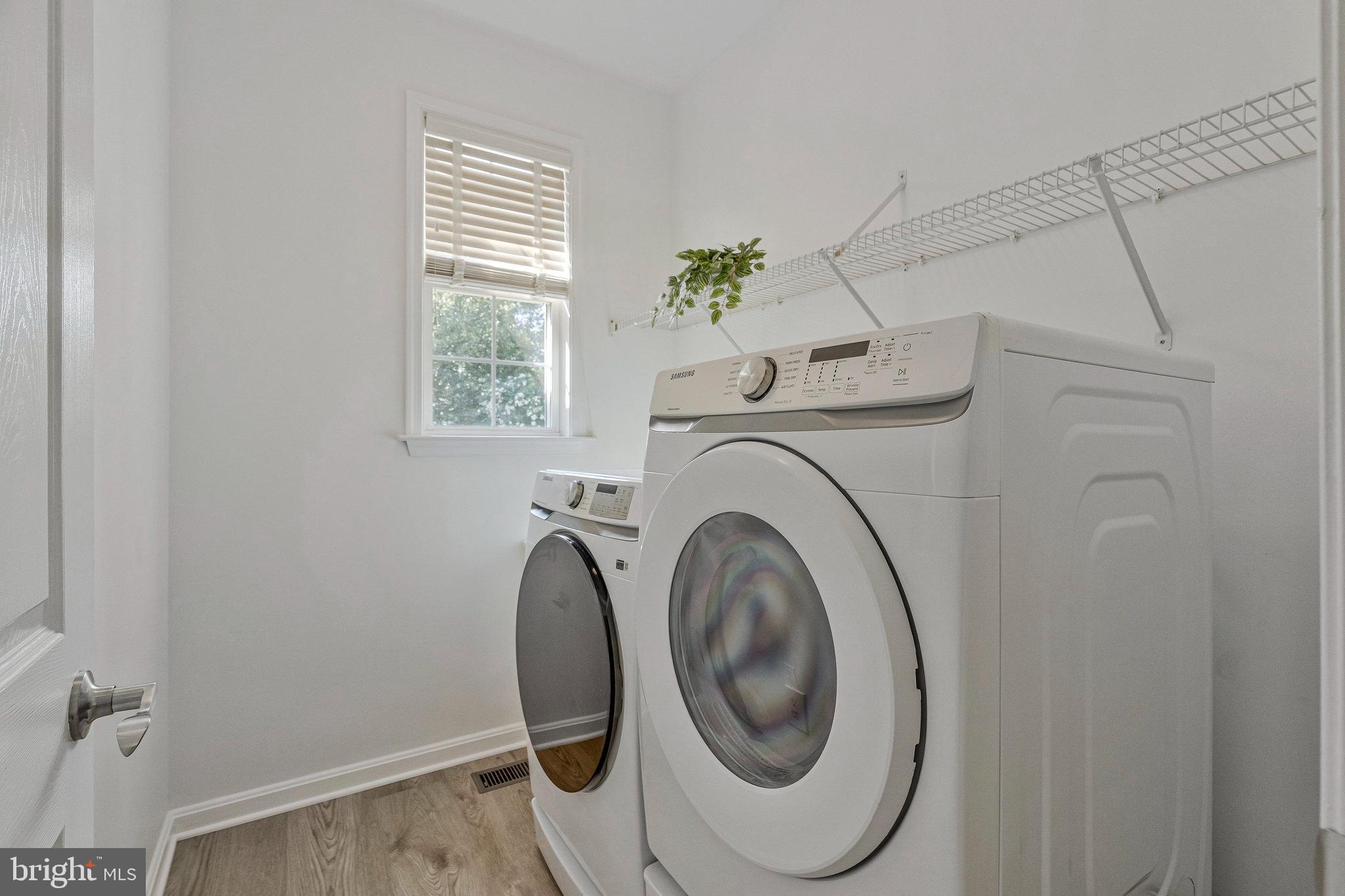 13546 Ryton Ridge Lane Gainesville, VA 20155 - Photo 26 of 47 Laundry room