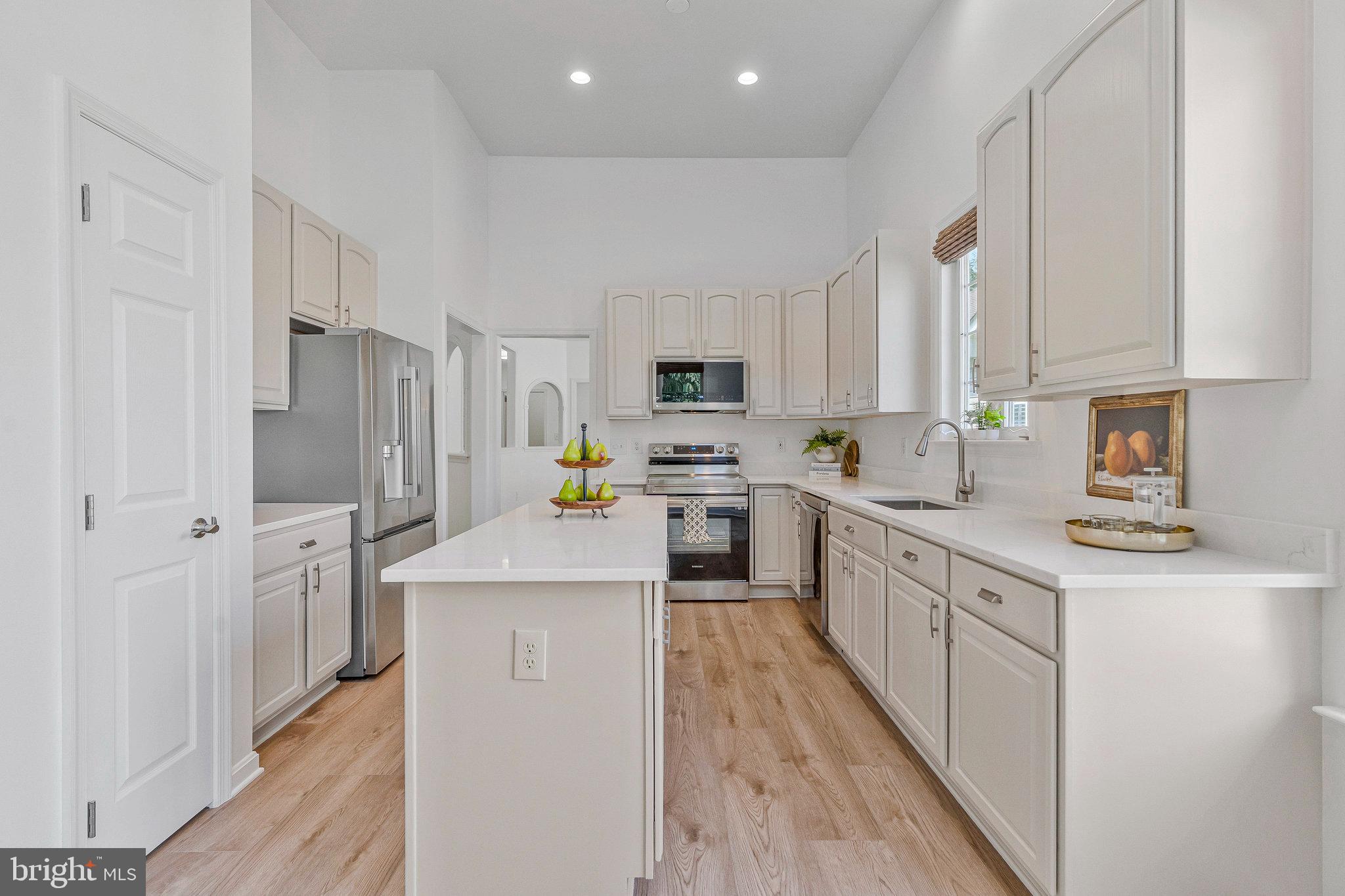 13546 Ryton Ridge Lane Gainesville, VA 20155 - Photo 9 of 47 Gourmet Kitchen