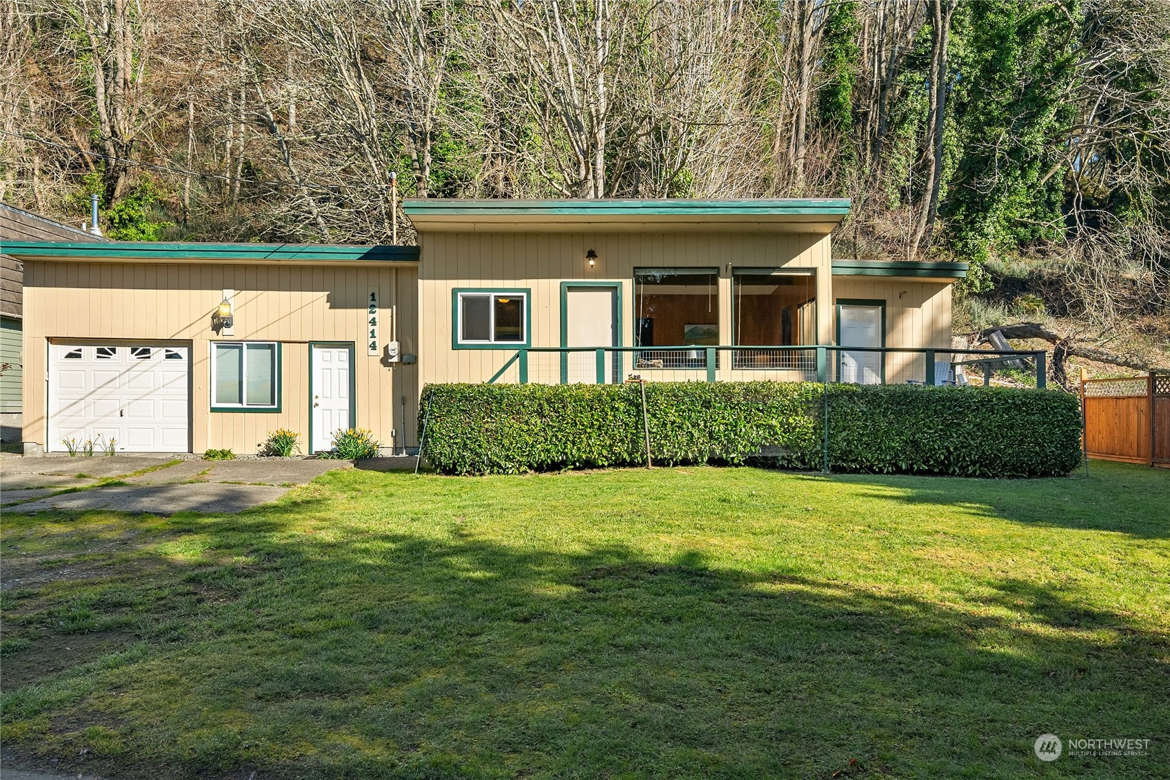12414 Southwest Bachelor Road Vashon, WA 98070 - Photo 3 of 24 Gallery Image 3
