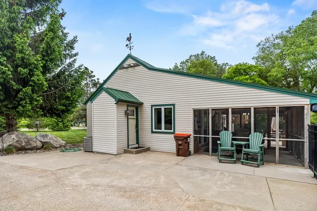 $1,599,000 | 2511 Carver Avenue, Maplewood, MN 55119