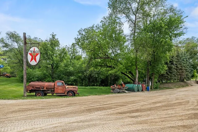 $1,599,000 | 2511 Carver Avenue, Maplewood, MN 55119