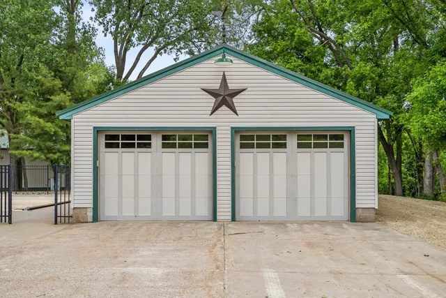 $1,599,000 | 2511 Carver Avenue, Maplewood, MN 55119