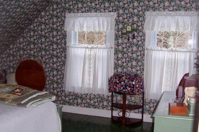 239 Pleasant Point Road Cushing, ME 04563 - Photo 15 of 18 Second-floor bedroom.