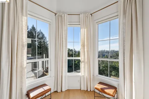 $2,095,000 | 6194 Mazuela Drive, Oakland, CA 94611