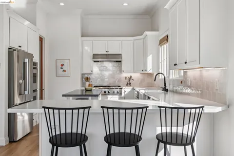 $2,095,000 | 6194 Mazuela Drive, Oakland, CA 94611