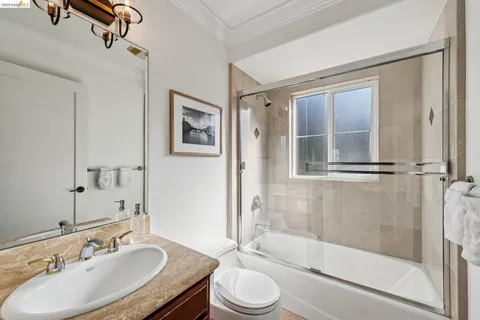 $2,095,000 | 6194 Mazuela Drive, Oakland, CA 94611