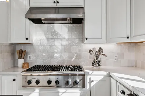 $2,095,000 | 6194 Mazuela Drive, Oakland, CA 94611