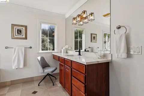 $2,095,000 | 6194 Mazuela Drive, Oakland, CA 94611