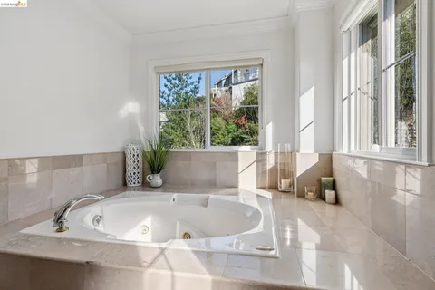 $2,095,000 | 6194 Mazuela Drive, Oakland, CA 94611