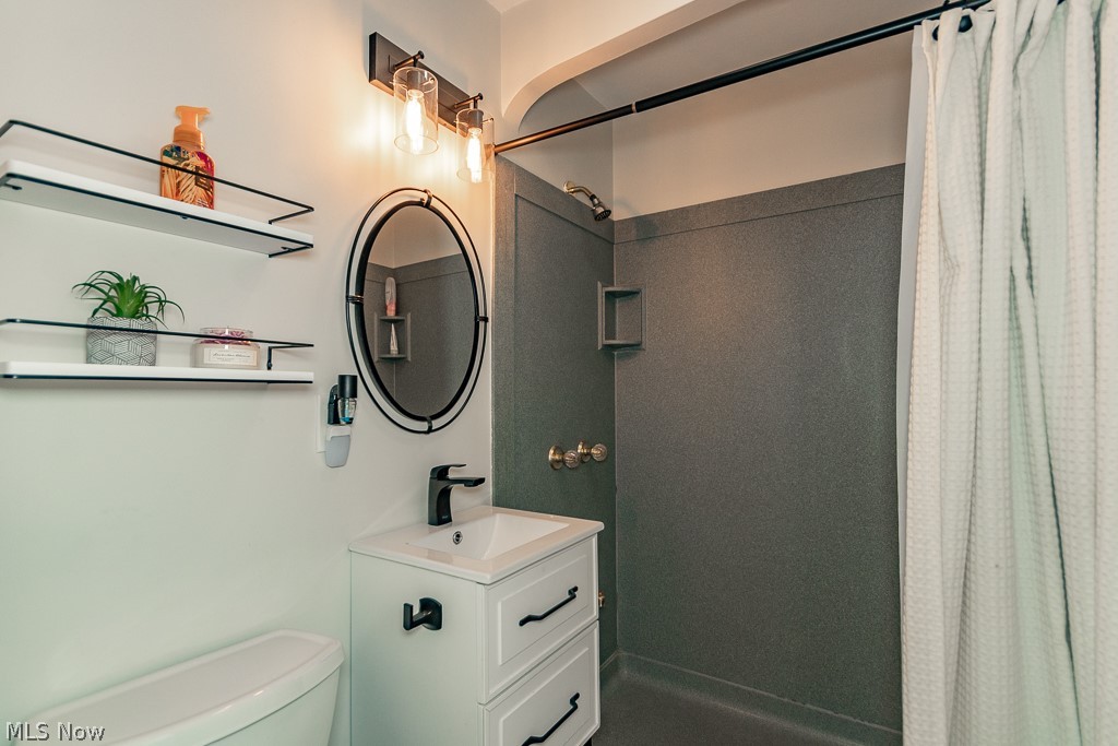 1314 Mayfield Ridge Road Cleveland, OH 44124 - Photo 17 of 40 Bathroom with vanity and toilet