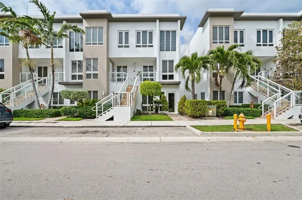 $575,000 | 10305 Northwest 63rd Terrace, Unit 105, Doral, FL 33178