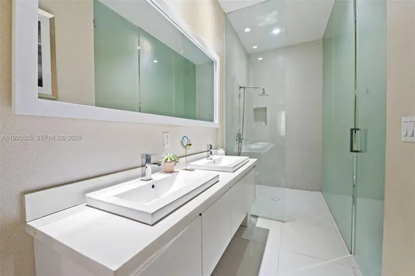 $575,000 | 10305 Northwest 63rd Terrace, Unit 105, Doral, FL 33178