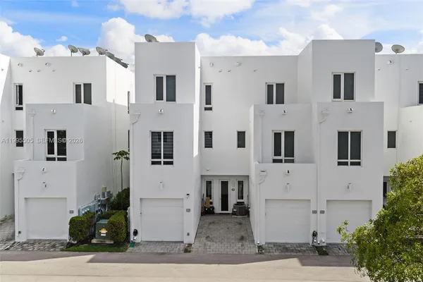 $575,000 | 10305 Northwest 63rd Terrace, Unit 105, Doral, FL 33178