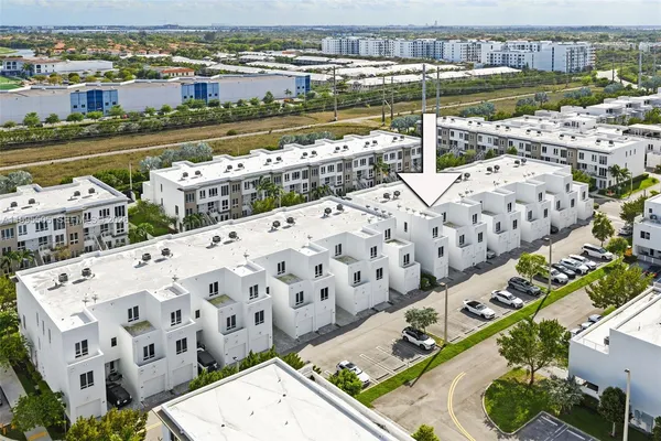 $575,000 | 10305 Northwest 63rd Terrace, Unit 105, Doral, FL 33178