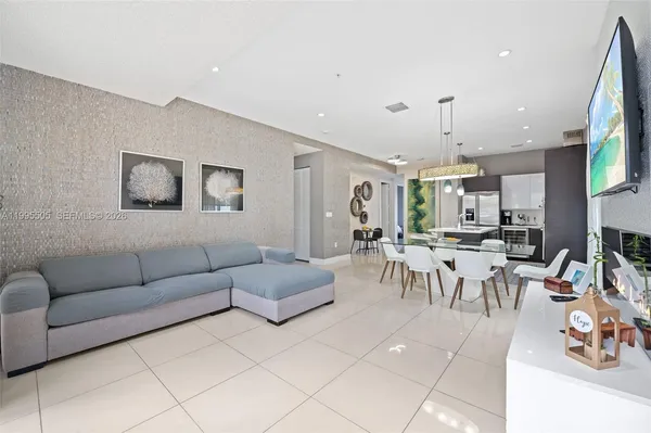 $575,000 | 10305 Northwest 63rd Terrace, Unit 105, Doral, FL 33178