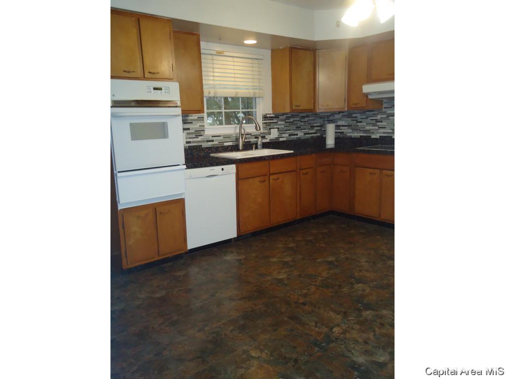19 St Mary's Court Springfield, IL 62702 - Photo 7 of 29