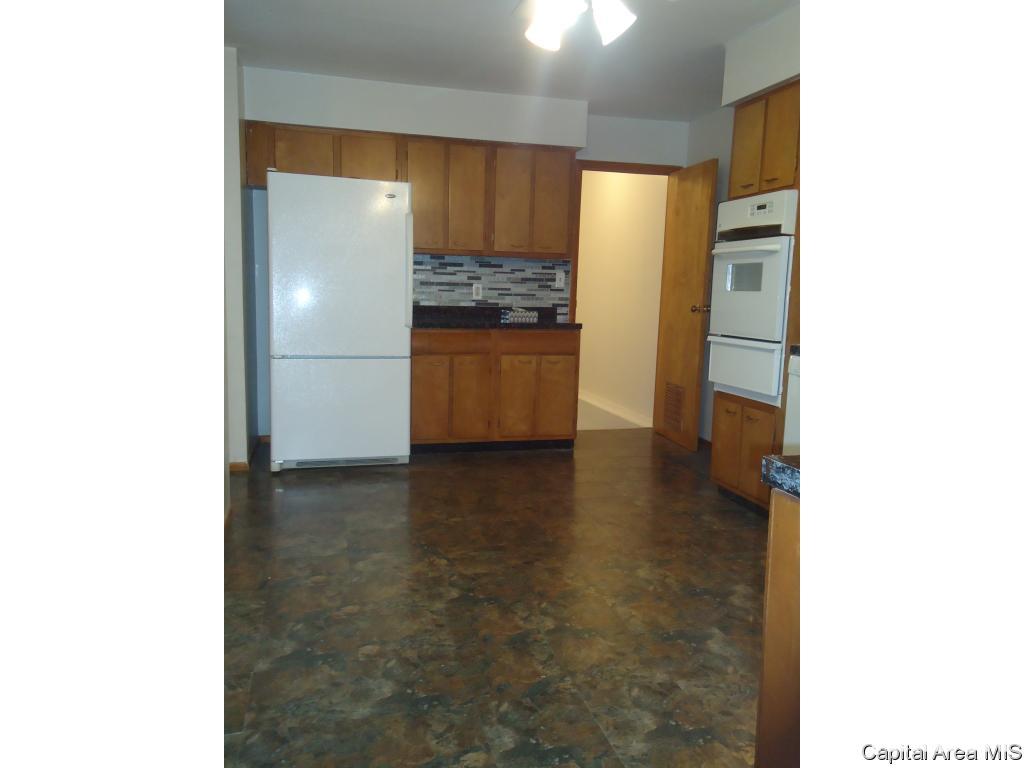 19 St Mary's Court Springfield, IL 62702 - Photo 8 of 29