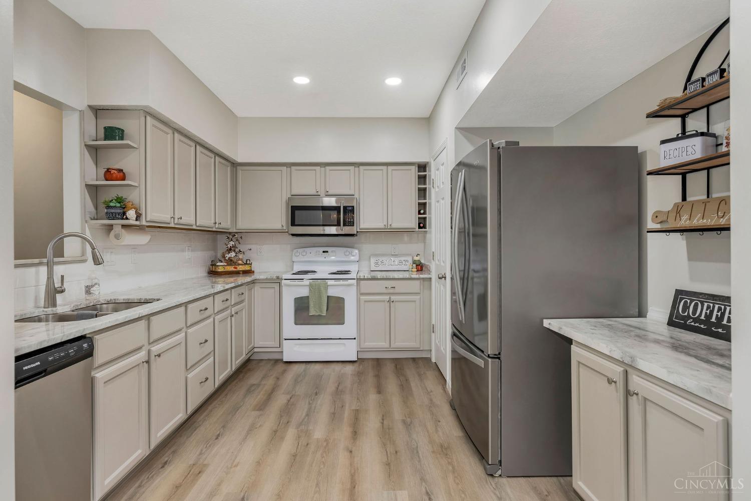 817 Neeb Road, Unit 6 Cincinnati, OH 45233 - Photo 3 of 42 Gallery Image 3