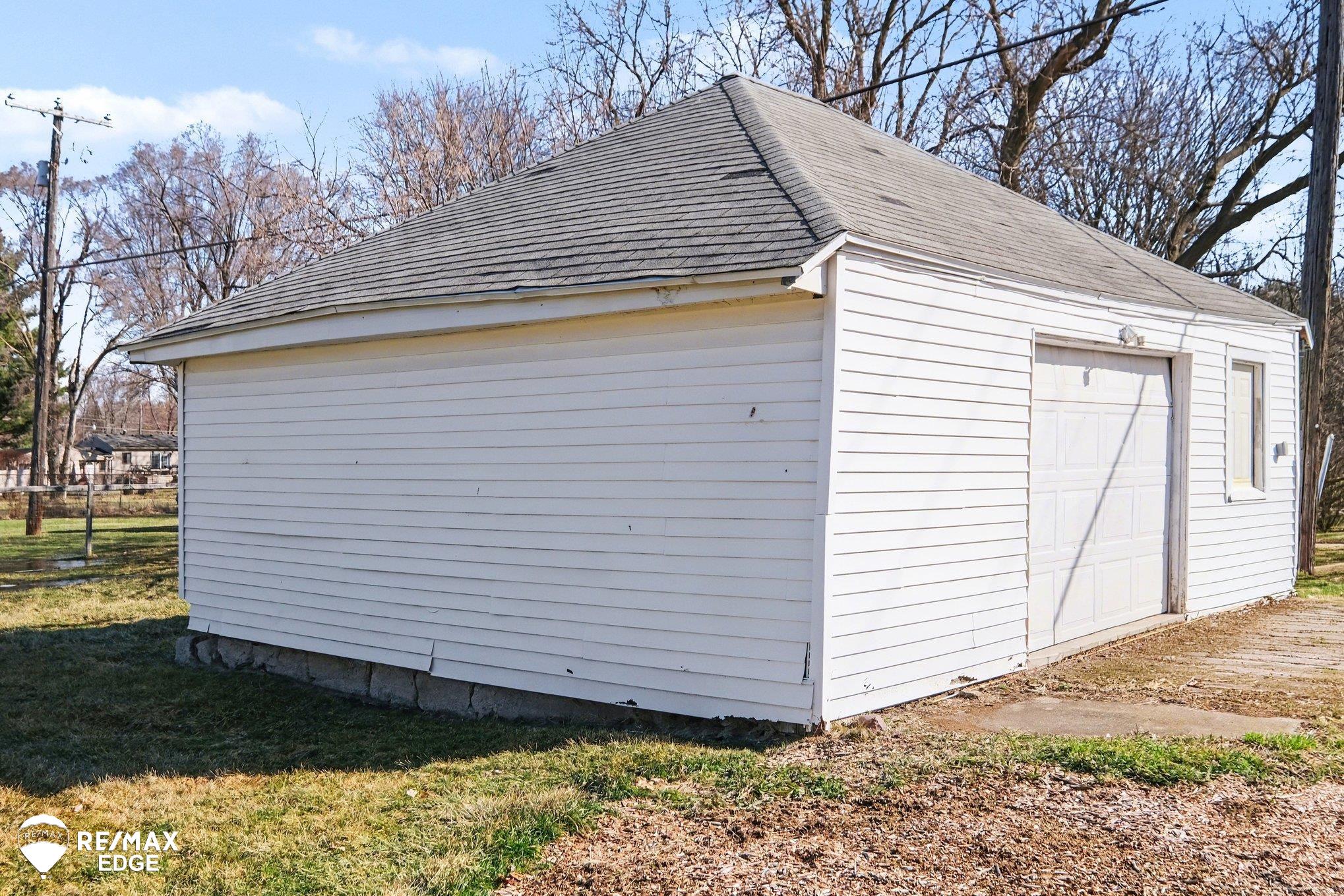 4044 North Genesee Road Flint, MI 48506 - Photo 26 of 30 50201526-d41a30ed-42ca-455a-a218-5853f86dfac4.JPG
