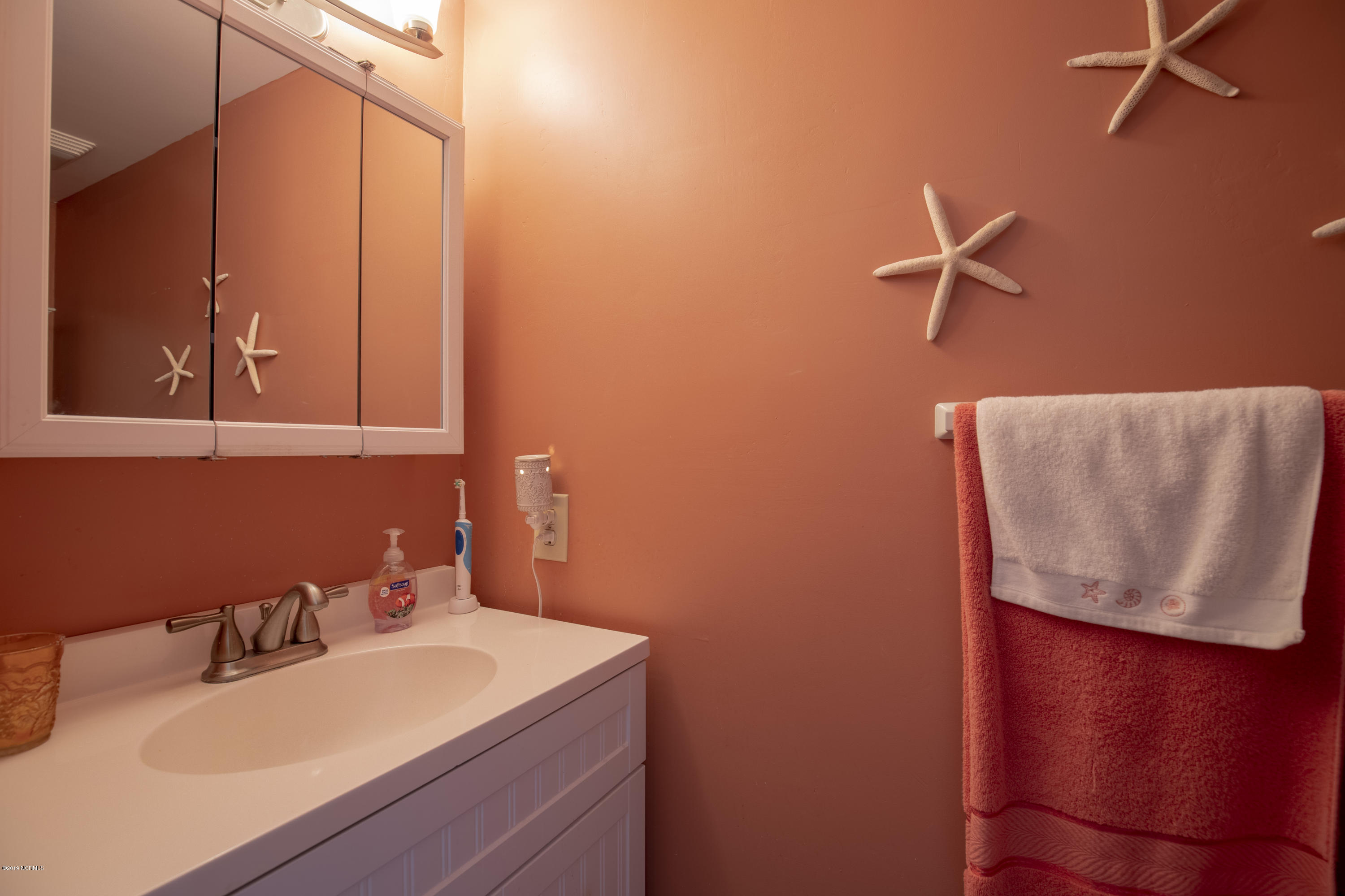 1847 New River Inlet Road North Topsail Beach, NC 28460 - Photo 8 of 42 1847 NRIR - Interiors - 8 -HDR