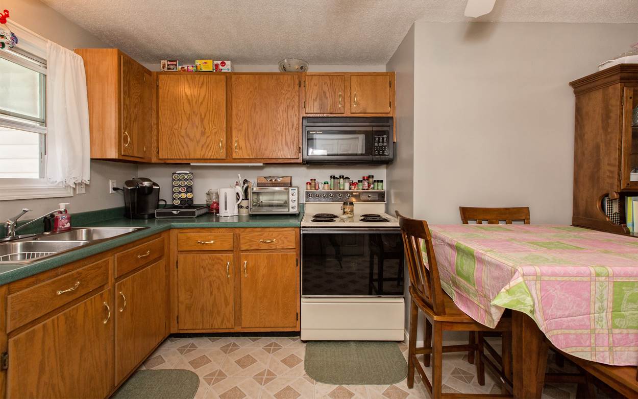 65 Ramsay Street Manchester, NH 03103 - Photo 8 of 24