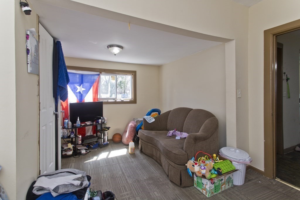 53 Whiting Street Springfield, MA 01107 - Photo 18 of 42