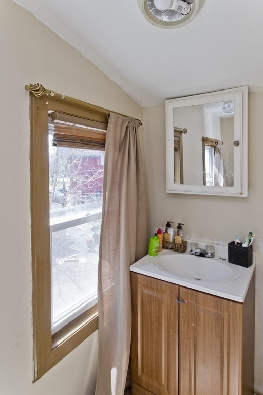 53 Whiting Street Springfield, MA 01107 - Photo 24 of 42