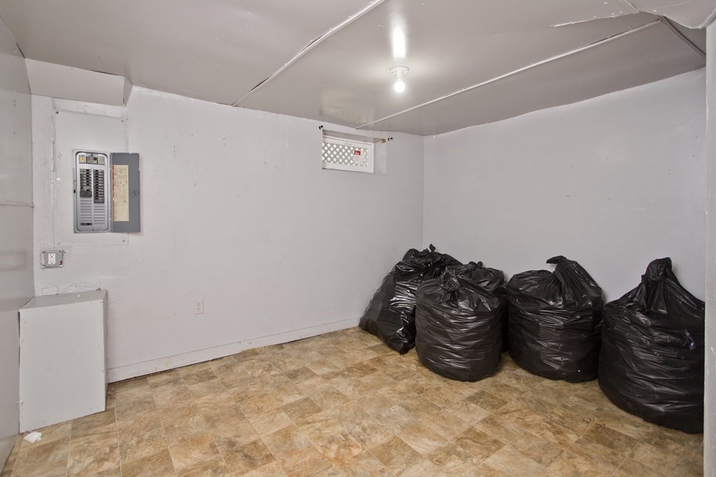 53 Whiting Street Springfield, MA 01107 - Photo 38 of 42