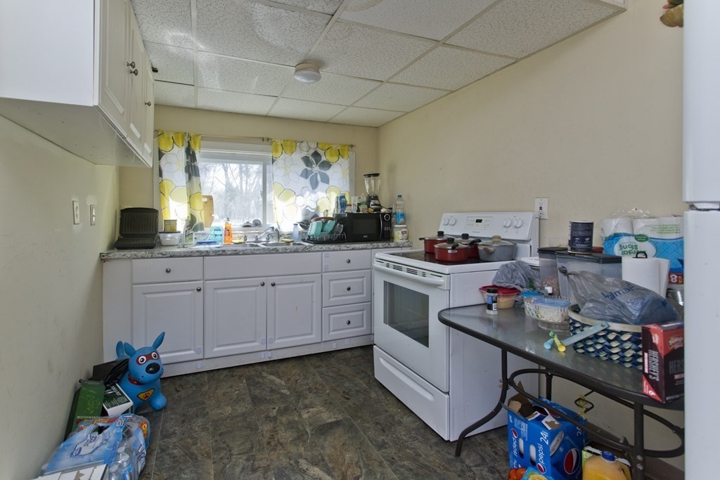 53 Whiting Street Springfield, MA 01107 - Photo 4 of 42