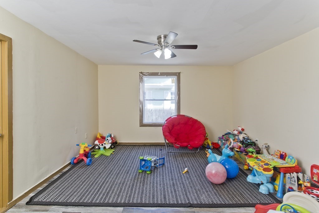 53 Whiting Street Springfield, MA 01107 - Photo 5 of 42