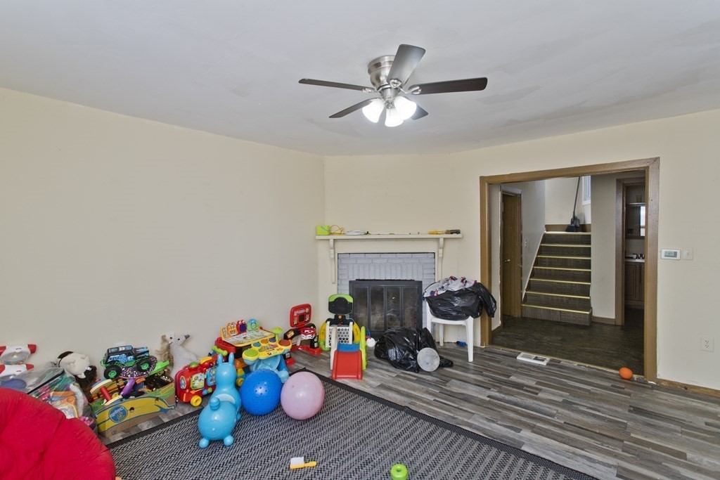 53 Whiting Street Springfield, MA 01107 - Photo 6 of 42