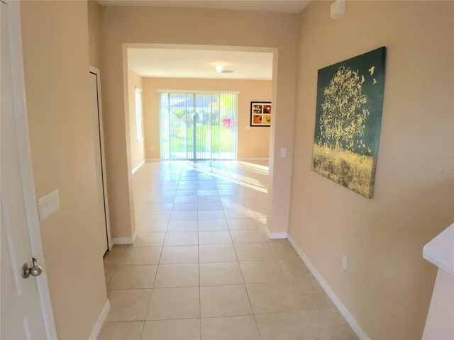 a view of livingroom with furniture
