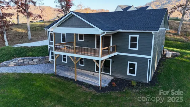 a view of house with a yard