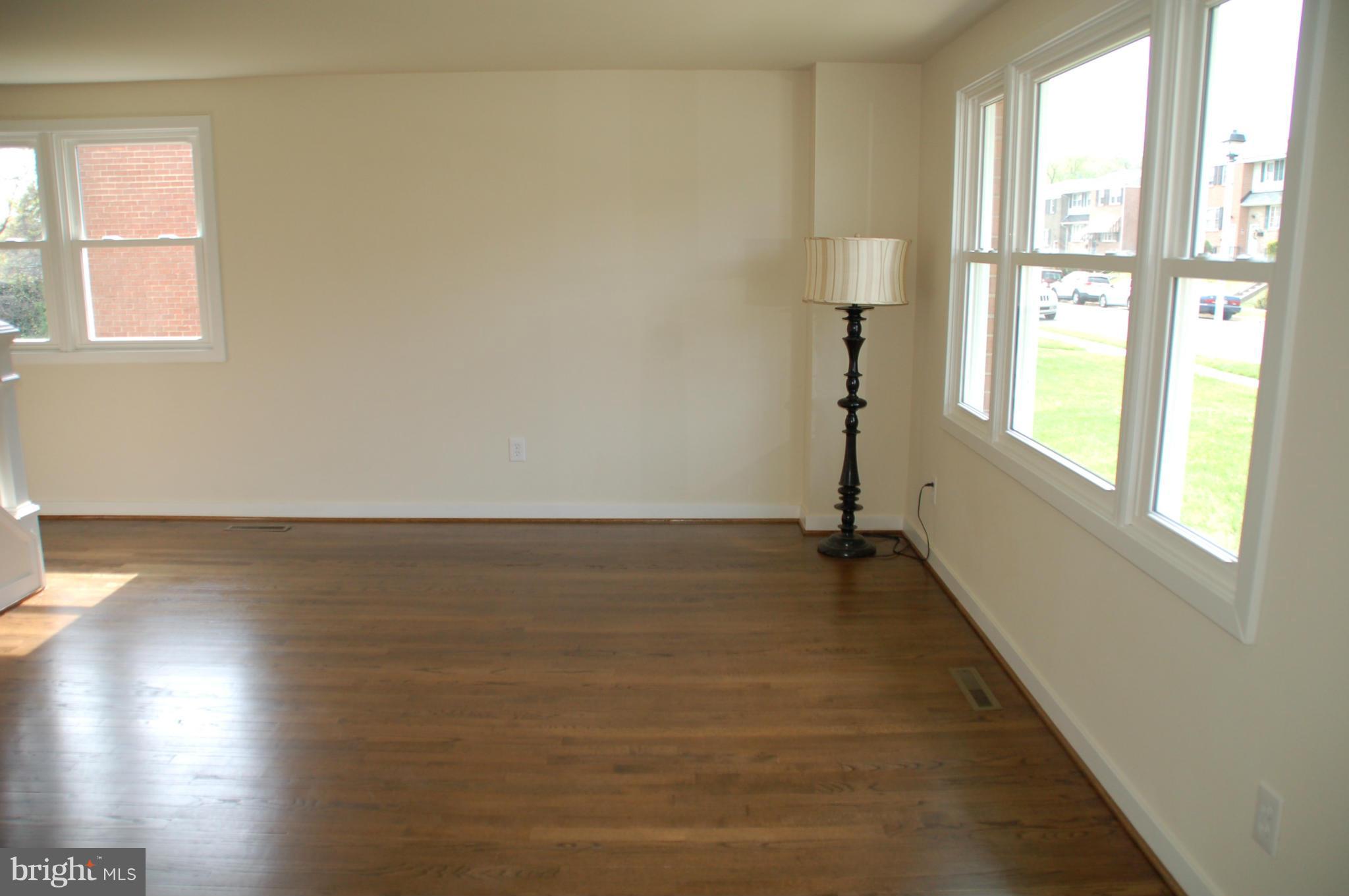 1021 Grovehill Road Baltimore, MD 21227 - Photo 13 of 30 Family Room