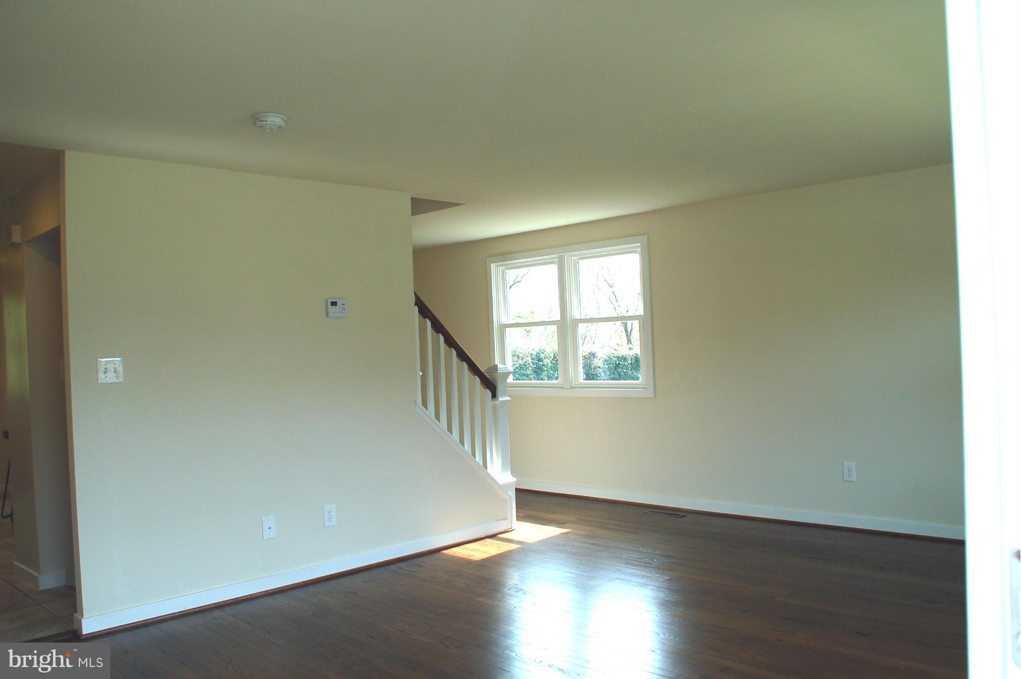 1021 Grovehill Road Baltimore, MD 21227 - Photo 14 of 30 Family Room