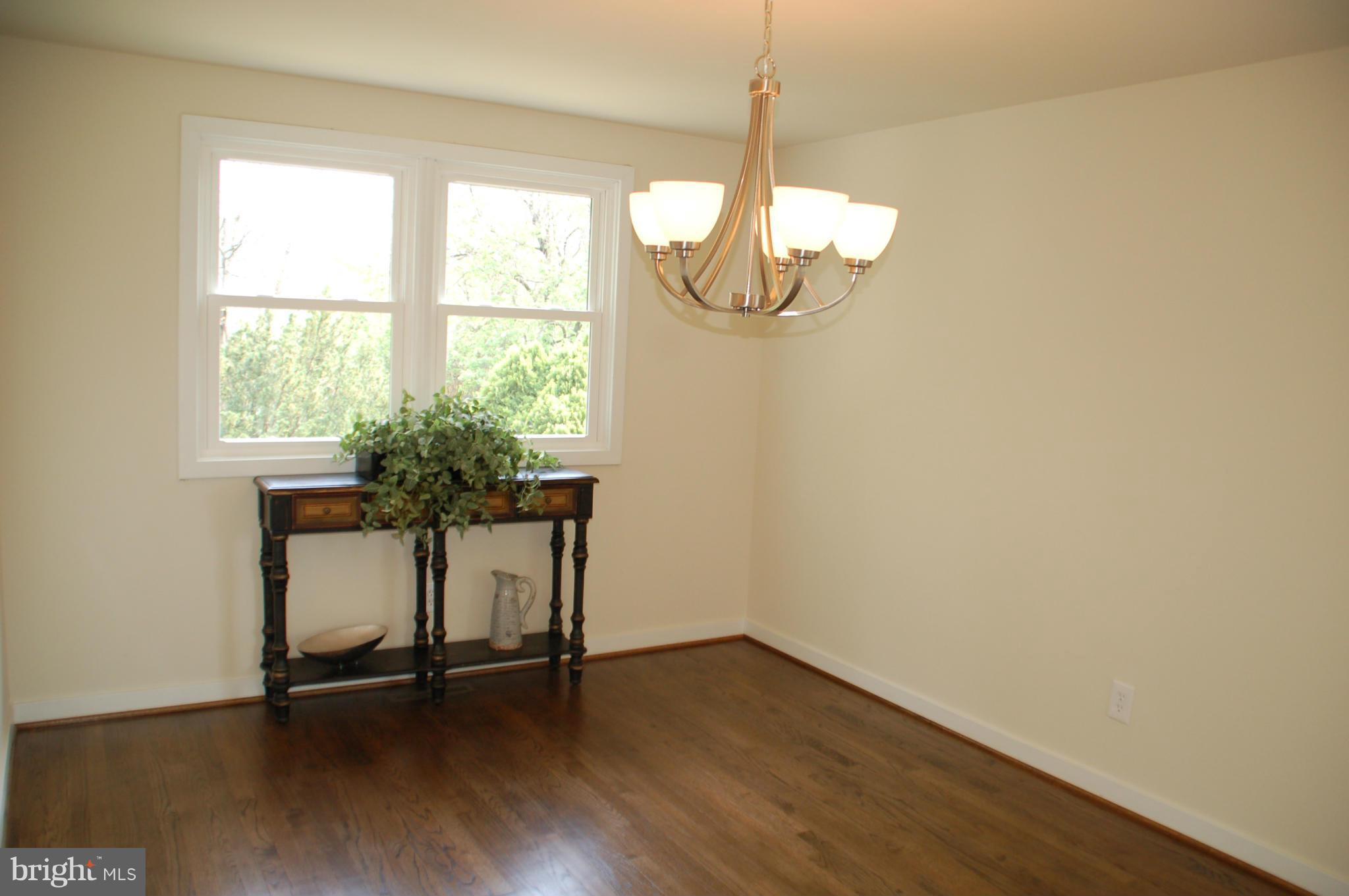 1021 Grovehill Road Baltimore, MD 21227 - Photo 16 of 30 Dining Room