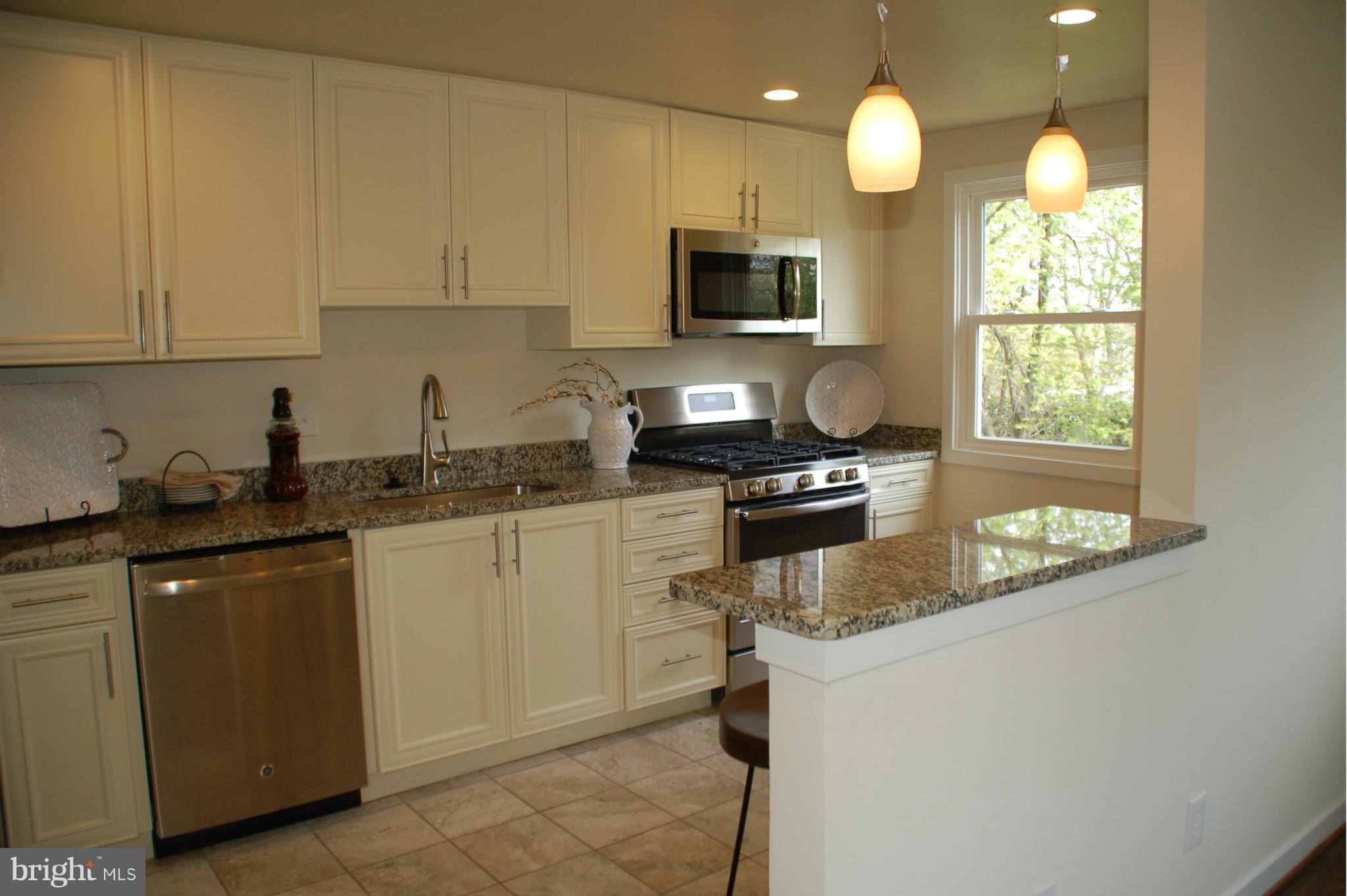 1021 Grovehill Road Baltimore, MD 21227 - Photo 4 of 30 Kitchen